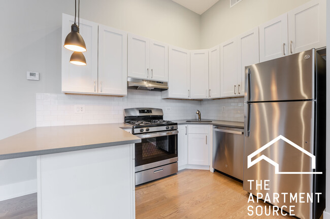 2057 W Dickens Ave, Unit #1N in Chicago, IL - Foto de edificio - Building Photo