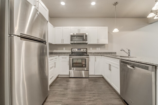 556 E 250 N in Vineyard, UT - Building Photo - Building Photo