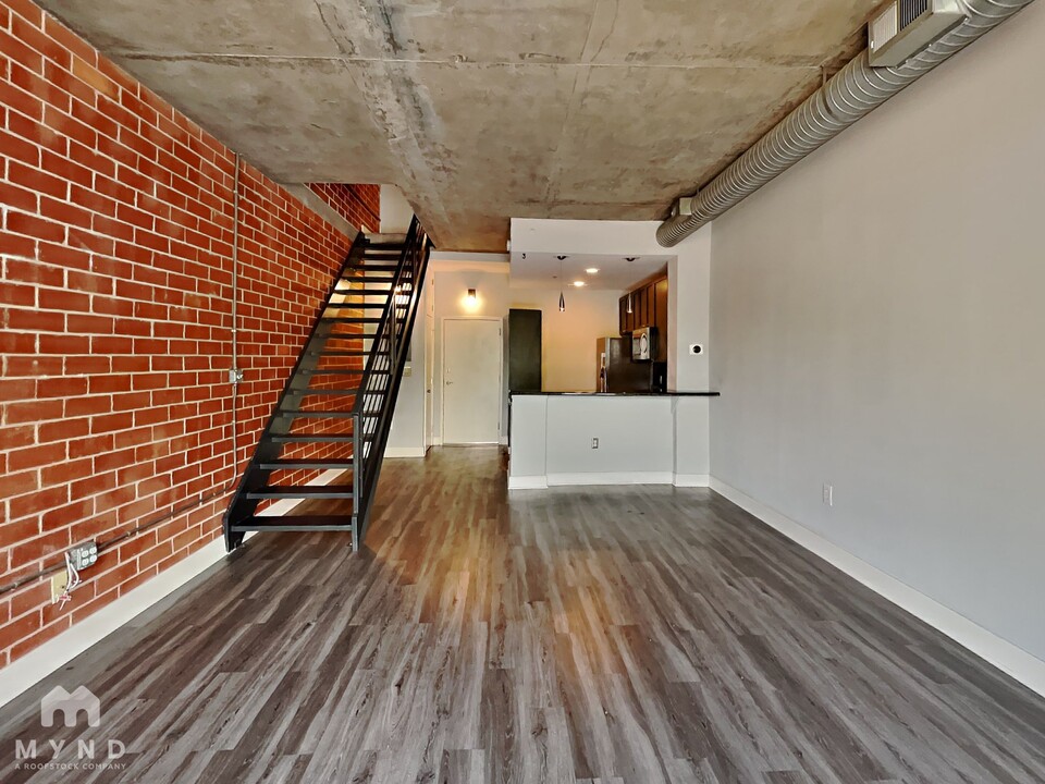 710 W Trade St in Charlotte, NC - Building Photo