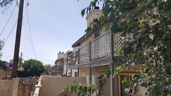 Garden Hills Apartments in Phoenix, AZ - Foto de edificio - Building Photo