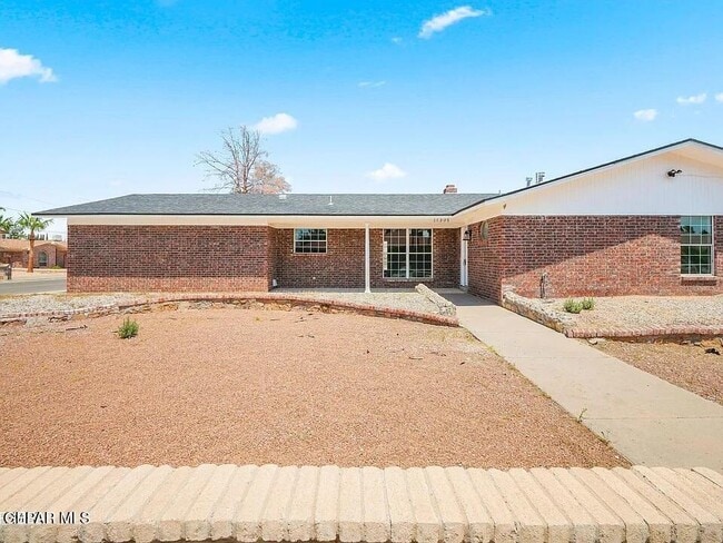11301 Tom Ulozas Dr in El Paso, TX - Building Photo - Building Photo