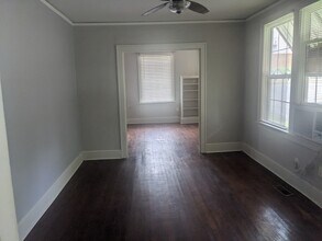 3315 W Markham St in Little Rock, AR - Foto de edificio - Building Photo