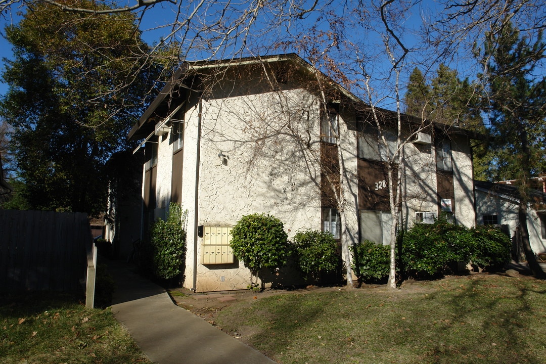 328 W 4th Ave in Chico, CA - Building Photo