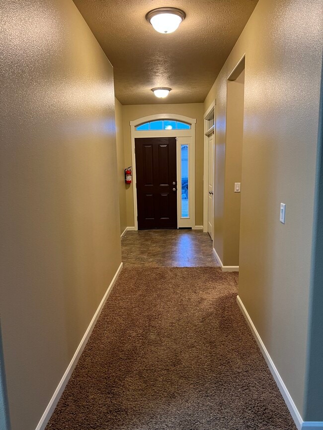 1004 Willow Ave NE in Quincy, WA - Building Photo - Building Photo