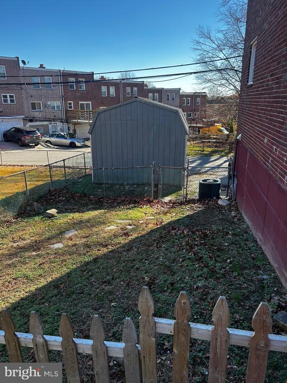 2013 Delmar Dr in Folcroft, PA - Foto de edificio - Building Photo