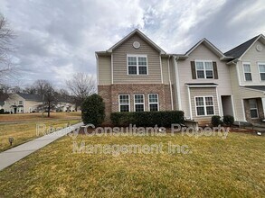 482 Sandybrooke Dr in High Point, NC - Building Photo - Building Photo