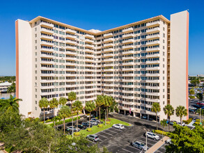 Coral Ridge Towers in Fort Lauderdale, FL - Building Photo - Primary Photo