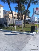 8910 Collins Ave, Unit 1 in Surfside, FL - Foto de edificio - Building Photo