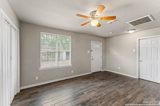 315 Pool Dr in San Antonio, TX - Building Photo - Building Photo