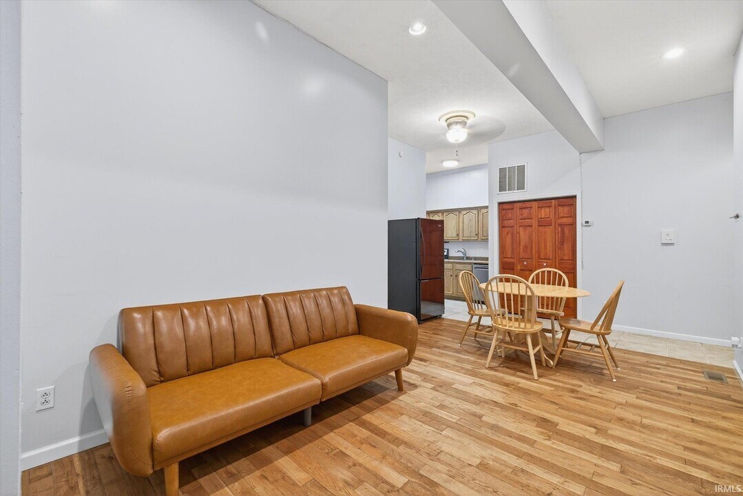 110 W 6th St in Bloomington, IN - Building Photo