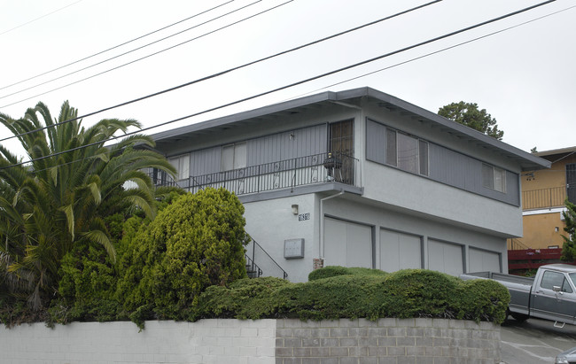 16318 Maubert Ave in San Leandro, CA - Foto de edificio - Building Photo