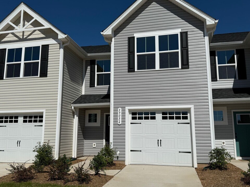 3903 15th St Dr NE in Hickory, NC - Building Photo
