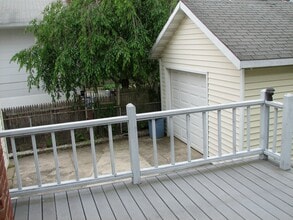 9 Graywood Rd, Unit B1 in Port Washington, NY - Foto de edificio - Building Photo