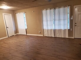 5131 Lyndhurst Dr in Houston, TX - Building Photo