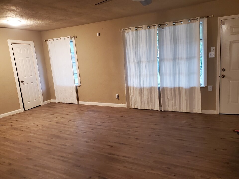 5131 Lyndhurst Dr in Houston, TX - Building Photo