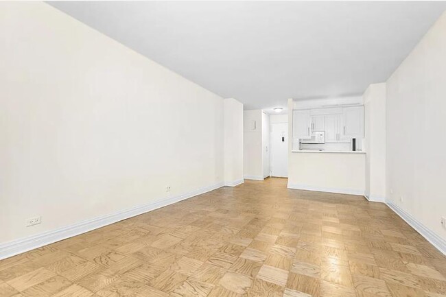 400 E 71st St, Unit 3U in New York, NY - Building Photo - Building Photo