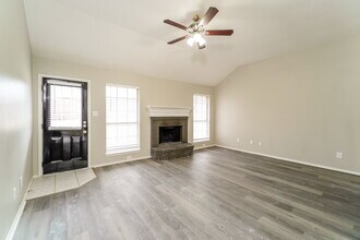 100 Sandlewood Ln in Burleson, TX - Building Photo - Building Photo