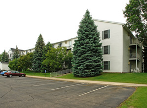 Pennock Place in Apple Valley, MN - Building Photo - Building Photo