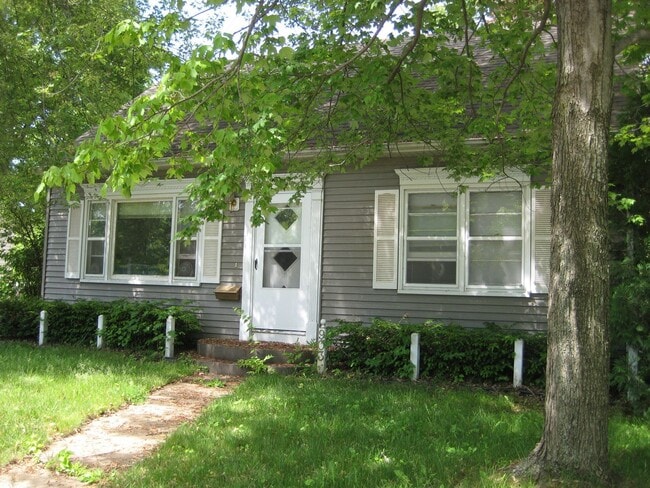 property at 903 S Dodge St