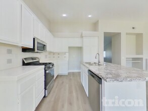 1346 Woodvale Dr in Corona, CA - Building Photo - Building Photo