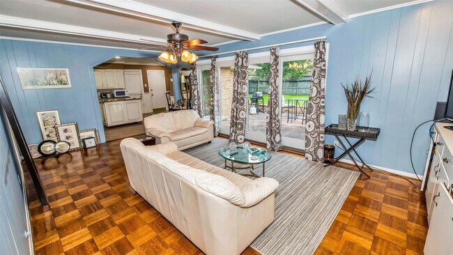 7919 Montglen Dr in Houston, TX - Building Photo - Building Photo