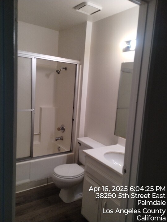 38290 5th St E in Palmdale, CA - Building Photo