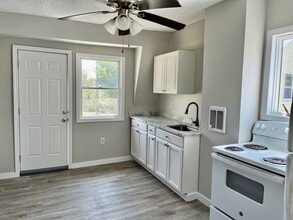 64 Arnold St in Quincy, MA - Building Photo - Building Photo
