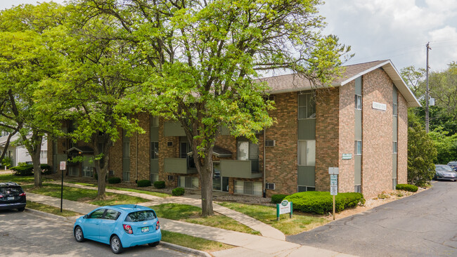 Prime Housing Group in East Lansing, MI - Foto de edificio - Building Photo