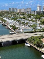 2500 Parkview Dr in Hallandale Beach, FL - Building Photo