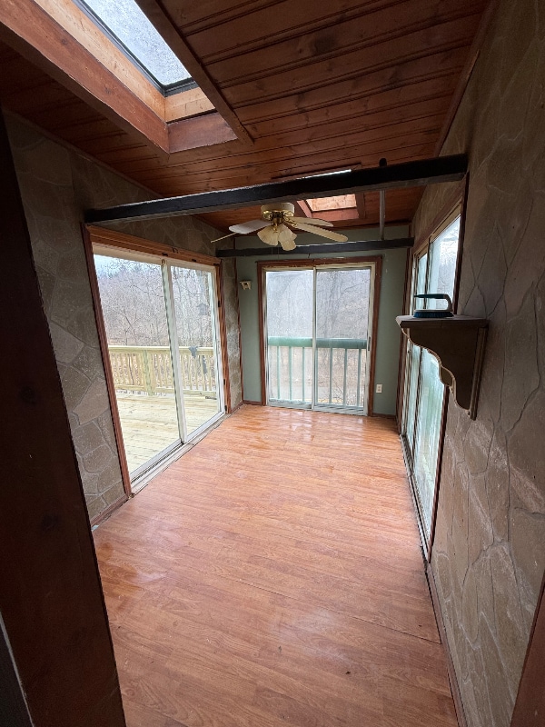 1082 Frye Rd in Jeannette, PA - Building Photo - Building Photo