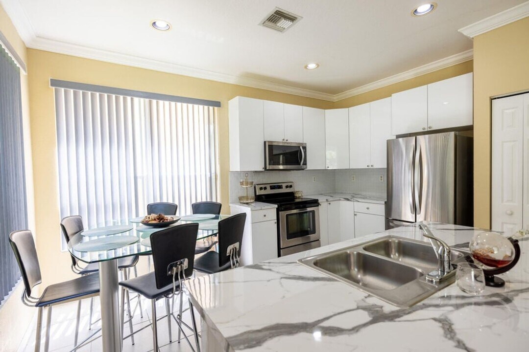 4462 Lake Tahoe Cir in West Palm Beach, FL - Building Photo