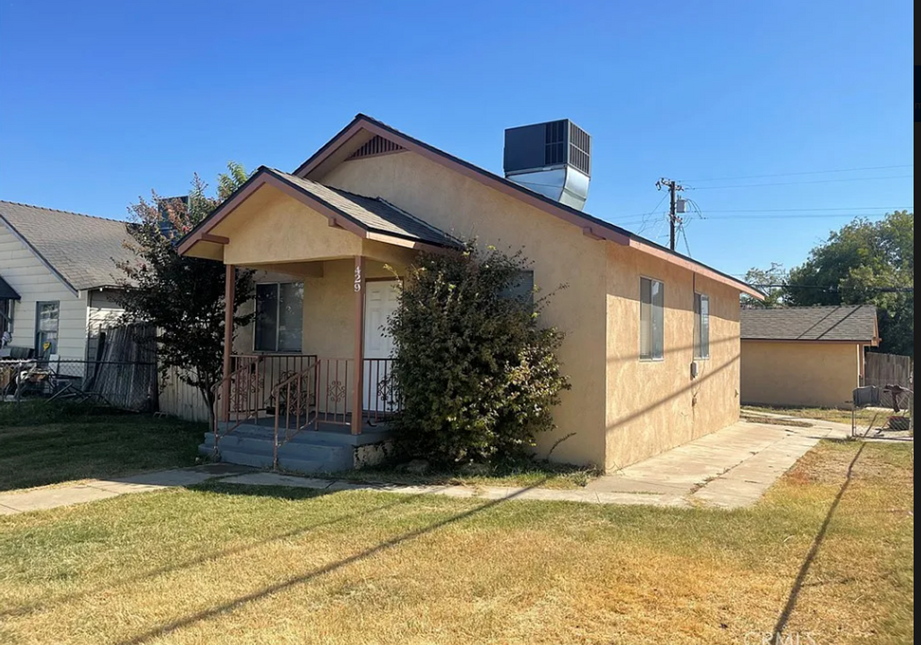 429 Wilson Ave in Bakersfield, CA - Building Photo