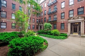 42 Linnaean St in Cambridge, MA - Building Photo - Building Photo