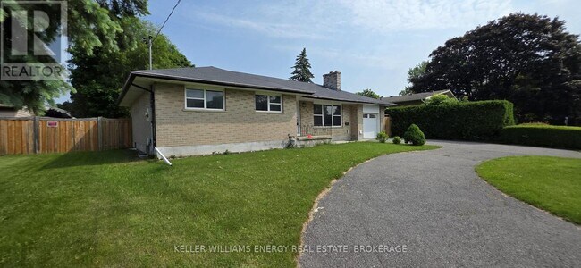 316 Rossland Rd W in Oshawa, ON - Building Photo - Building Photo