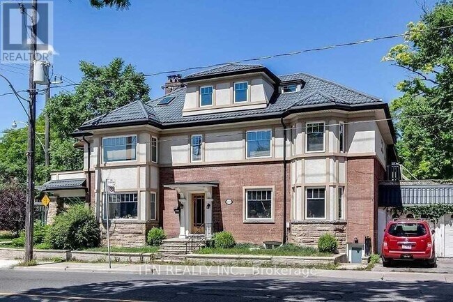 250 St Clair Ave E in Toronto, ON - Building Photo - Building Photo