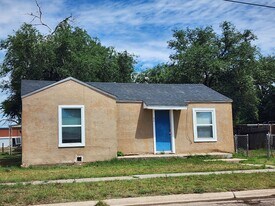 416 W 6th St in Portales, NM - Building Photo