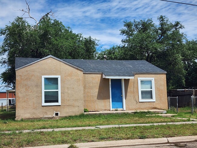 property at 416 W 6th St