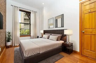 564 Hudson St, Unit 7 in New York, NY - Building Photo