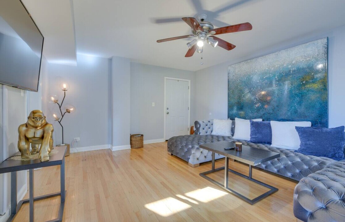 8140 S Kedzie Ave, Unit 201 in Chicago, IL - Building Photo