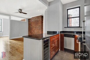 252 Mott St in New York, NY - Building Photo
