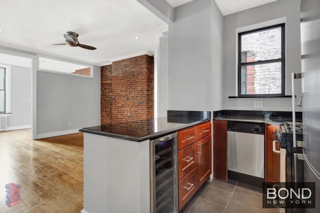 252 Mott St in New York, NY - Building Photo