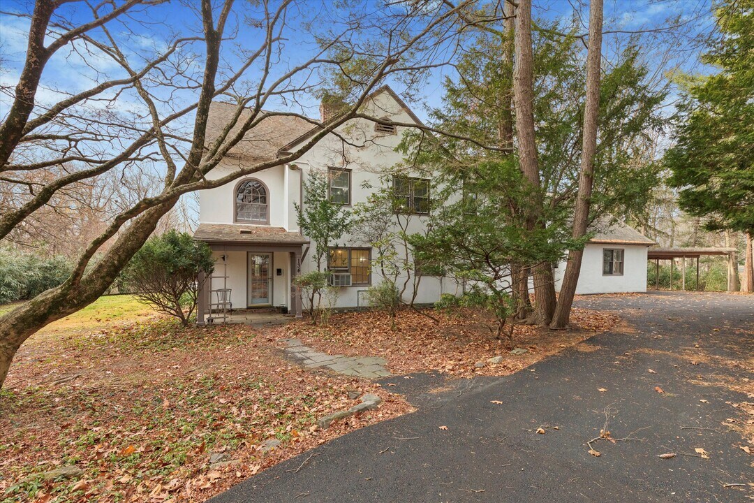 134 Yew Rd in Cheltenham, PA - Foto de edificio