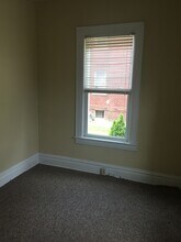 704 10th Ave, Unit 1 in Huntington, WV - Building Photo - Building Photo