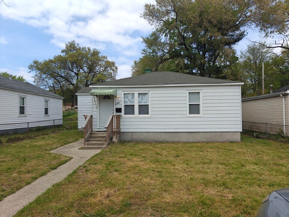 310 Madison Ave in Hobart, IN - Building Photo