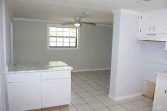 6 Tennessee Dr in Pensacola, FL - Foto de edificio - Building Photo