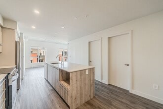 308 Rue Crevier in St. Laurent, QC - Building Photo - Building Photo
