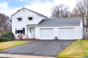 1 Valley Crest Dr in West Hartford, CT - Building Photo