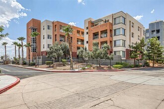 63 E Agate Ave in Las Vegas, NV - Foto de edificio - Building Photo