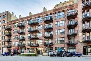 375 W Erie St in Chicago, IL - Building Photo