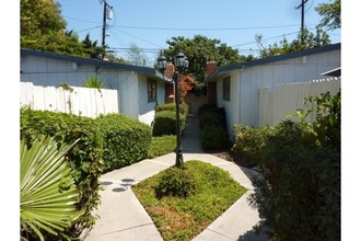 2656 Elden Ave in Costa Mesa, CA - Building Photo - Building Photo